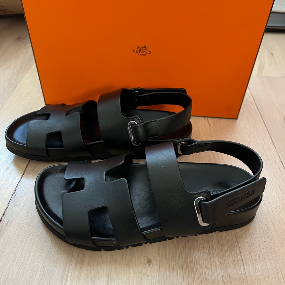 Hermes Takara sandal in black leather, size 37.